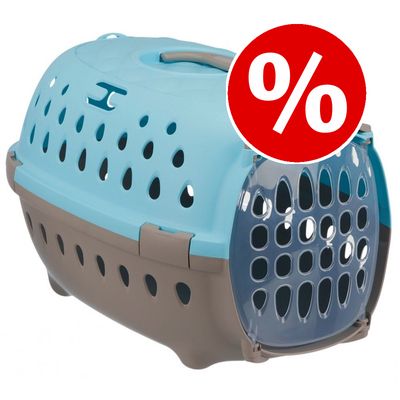 Transportín de plástico azul y gris con puerta transparente, símbolo de porcentaje en círculo rojo indicando oferta o descuento visible.