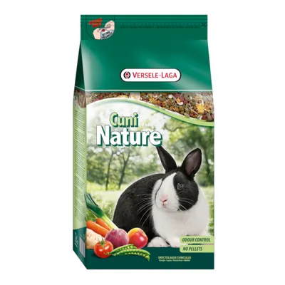 Versele-Laga Cuni Nature kaninfoder, billede af sort-hvid kanin, grøntsager og tekst: Odour Control, No Pellets. Synlig blanding af foder øverst på posen.