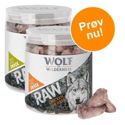 Wolf of Wilderness RAW Chicken Hearts, frysetørret snack. Prøv nu! Synlige stykker kyllingehjerter foran emballagen.
