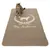 Beige Decke mit weißem Aufdruck eines Tiersilhouetten-Emblems und dem Text 'My Soulmate', darauf sitzt eine Katze.