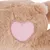 Plüschmaterial in Beige mit rosa Herzstickerei, Detailaufnahme des Produkts.