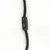 Schwarzes Kabel mit Steuerungseinheit, Tasten für Ein/Aus und LED-Anzeigen auf weissem Hintergrund.