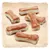 Diversi ossi da masticare con base bianca e rivestimento marrone, adatti come snack per cani. Diversi ossi da masticare con base bianca e rivestimento marrone, adatti come snack per cani.