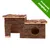 Maison en bois pour petits animaux avec deux ouvertures, toit en écorce. Texte visible : Exclusivité zooplus ! Maison en bois pour petits animaux avec deux ouvertures, toit en écorce. Texte visible : Exclusivité zooplus !