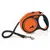 Laisse enrouleur Flexi orange et noire avec poignée, mousqueton métallique et texte visible : « Made in Germany » sur le boîtier.