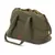 Sac de transport en tissu vert avec anses, poche extérieure et fermeture éclair, étiquette visible portant l’inscription 'Designed by Lotte'.