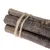 Tre bastoncini di legno scuro legati insieme con una corda naturale.