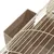 Vue détaillée d’un récipient en plastique marron avec grille métallique blanche, partie d’une cage ou d’un enclos.