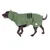 Chien marron portant un manteau vert avec capuche, fermeture à scratch noire et liseré clair, badge rond visible sur le côté. Matière textile apparente.
