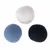 Trois balles rondes en feutre, une blanche, une bleue et une noire, sans marque visible.