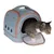 Sac de transport rigide gris avec bordures orange, poignée sur le dessus, trois aérations latérales et porte grillagée ouverte, chat tigré à l’intérieur sortant la tête et une patte.