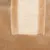 Detail van kraboppervlak met sisal in het midden en beige pluche stof aan de randen, materiaal close-up zonder zichtbaar merk of tekst.