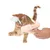 Spielzeug für Katzen mit Handgerät und Federaufsatz, Katze interagiert aktiv mit dem Spielzeug.