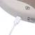 Primo piano di un dispositivo beige con cavo di ricarica USB, marchio CE e dati tecnici: modello 930255, batteria 800mAh, Made in China.