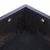Angolo di un prodotto in legno nero con due fori rotondi e superficie in feltro nero.