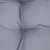 Gros plan sur un coussin matelassé gris avec boutons visibles, tissu lisse. Aucun logo ou texte apparent.
