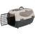 Transportbox z tworzywa sztucznego z otworami wentylacyjnymi, uchwytem do przenoszenia i drzwiami z kratą, otwarta. Dwukolorowy design w beżu i ciemnoszarym.