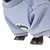 Maglione grigio per cani con logo Batman in giallo e nero, visibile sulle zampe anteriori di un cane.