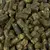 Nahaufnahme von dunkelbraunen, gepressten Pellets aus pflanzlichen Materialien. Keine weiteren Informationen sichtbar.
