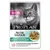 Purina Pro Plan Nutri Savour Delicate, de tendres morceaux au poisson de l’océan en sauce. Prouvé pour favoriser une bonne santé digestive. Photo d’un chat et du produit visible.