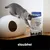 Biokat's Diamond Care Classic Katzenstreu, staubfrei. Verpackung neben einer Katzentoilette mit grauer Katze darauf.