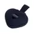 Distributeur en tissu noir en forme de cœur avec ouverture en forme de cœur laissant voir un rouleau de sacs noirs à l’intérieur, boucle d’attache visible sur le dessus.