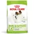 Balení krmiva ROYAL CANIN, nápisy: SIZE XS, x-small up to 4 kg, adult, Healthy immune system, Optimal health support. Obrázek malého psa na přední straně obalu.