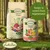 Lukullus Veggie Adult, cibo vegetariano per cani. Confezione secca e lattina da 400 g con verdure visibili. Testo: Scopri la nostra linea vegetariana! In armonia con la natura.