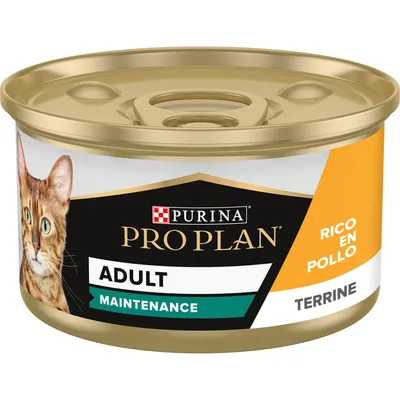 Lata de comida para gatos Purina Pro Plan Adult Maintenance Terrine, rico en pollo. Imagen del envase con foto de un gato y texto visible en la etiqueta. Lata de comida para gatos Purina Pro Plan Adult Maintenance Terrine, rico en pollo. Imagen del envase con foto de un gato y texto visible en la etiqueta.