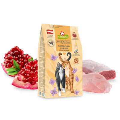 GranataPet DeliCATessen Kaninchen & Lamm. Hergestellt in Österreich, mit Granatapfelkernen, Lachöl und ohne Getreide. Verpackung zeigt zwei Katzen und Zutaten: Fleisch und Granatapfel.
