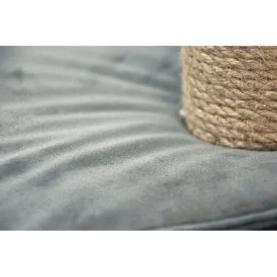 Karlie Atusa kaparóoszlop