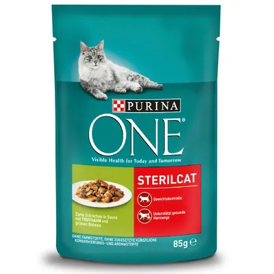 Συσκευασία Purina ONE STERILCAT 85g με εικόνα γάτας, πιάτο με κομμάτια σε σάλτσα, εμφανές κείμενο: Gewichts­kontrolle, Unterstützt gesunde Harnwege. Χωρίς χρωστικές ή συντηρητικά.
