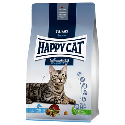 Happy Cat Culinary 1+ years Quellwasser Forelle spring water trout kattemadspose med billede af kat, tørfoderpiller og urter. Tekst: Made in Germany, uden konserveringsstoffer.