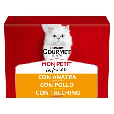 Purina Gourmet Mon Petit Intense con anatra, con pollo, con tacchino. Immagine della confezione con gatto bianco sullo sfondo rosso.