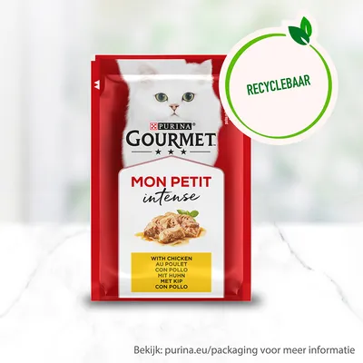 Purina Gourmet Mon Petit Intense kattenvoer, met kip. Verpakking toont witte kat en label 'recyclebaar'. Tekst: with chicken, au poulet, con pollo, mit huhn, met kip, con pollo.