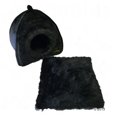 Musta, pehmeä kangasmajainen lemmikin peti pyöreällä sisäänkäynnillä ja irrotettava neliönmuotoinen alusta. Pienellä kruunukuvioinnilla varustettu.