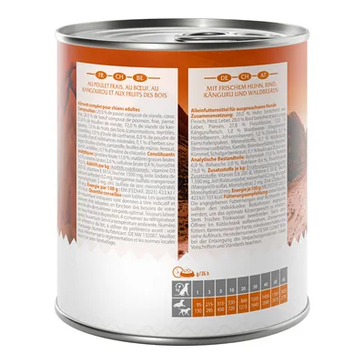 Étiquette de boîte : au poulet frais, au bœuf, au kangourou et aux fruits des bois. Analyse : protéines 10 %, matières grasses 7,9 %. Tableau d’alimentation par poids du chien visible.