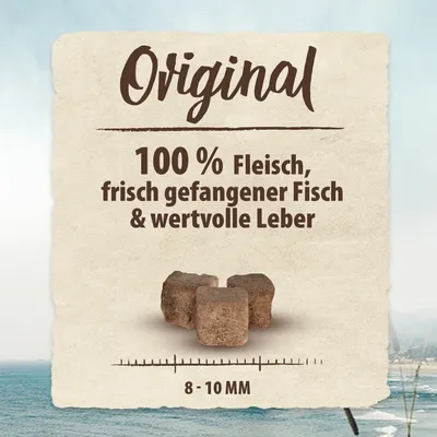 Texte en allemand : 100 % Fleisch, frisch gefangener Fisch & wertvolle Leber. Cubes de 8–10 mm visibles sous le texte.