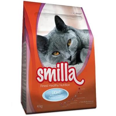 Smilla Finest Healthy Nutrition LIGHT kattenvoer, 4 kg. Tekst: 'Für Katzen mit Übergewicht oder geringer Bewegungsaktivität'. Bevat afbeelding van een grijze kat op de verpakking.