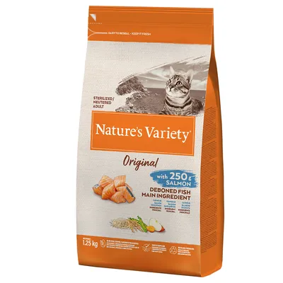 Nature's Variety Original суха храна за кастрирани котки, основна съставка 250 г сьомга, опаковка 1,25 кг. Видими парчета риба и зърнени култури на изображението.