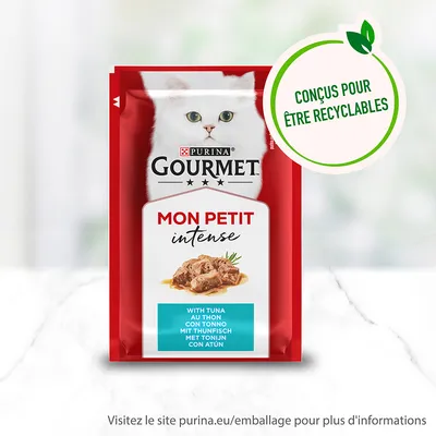 Purina Gourmet Mon Petit intense, sachet pour chat avec thon. Texte visible : conçus pour être recyclables. Mention multilingue : with tuna, au thon, con tonno, mit thunfisch, met tonijn, con atún.