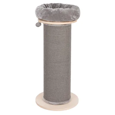 Rascador con revestimiento de sisal gris, superficie acolchada para descansar y pelota de juego en la parte superior.