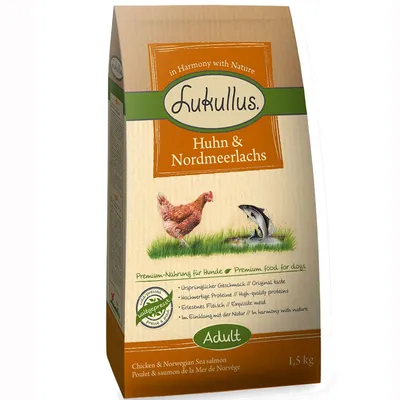 Lukullus Huhn & Nordmeerlaachs koiranruoka, Adult, 1,5 kg. Premium food for dogs. Chicken & Norwegian Sea salmon. Näkyvissä kana ja lohi sekä sertifikaattimerkki.
