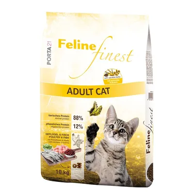 Porta 21 Feline Finest Adult Cat, 10 kg. Proteine animali 88 %, proteine vegetali 12 %. Pollame e pesce con mirtilli rossi e erba medica. Immagine di un gatto e ingredienti visibili.