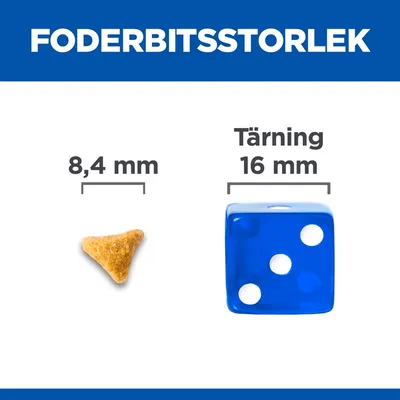 Foderbitsstorlek: foderbit 8,4 mm bred jämförs med blå tärning 16 mm. Text: 'FODERBITSSTORLEK', '8,4 mm', 'Tärning 16 mm'.