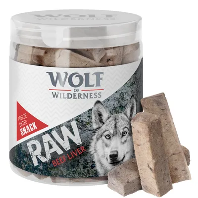 Wolf of Wilderness RAW Beef Liver frysetørret snack. Synlige stykker okselever foran beholderen. Tekst på emballage: Freeze Dried Snack, RAW, Beef Liver.