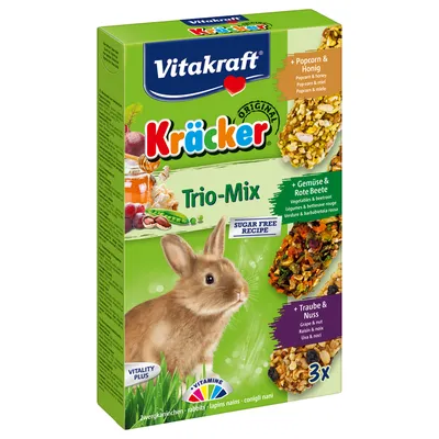Vitakraft Kräcker Trio-Mix pour lapins nains, 3 variétés : popcorn & miel, légumes & betterave rouge, raisin & noix. Recette sans sucre. Image d’un lapin sur l’emballage.
