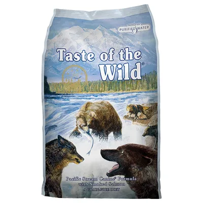 Упаковка Taste of the Wild Pacific Stream Canine Formula with Smoked Salmon, надпись: processed with purified water, изображены медведи и волки у реки.