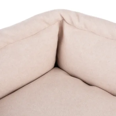 Close-up van beige, gewatteerde stof met zachte oppervlakte, geschikt voor bekleding of bedconstructies.
