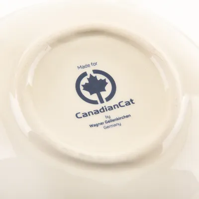 Made for CanadianCat by Wagner Geilenkirchen Germany. Logo met esdoornblad en opschrift op keramische bodem.